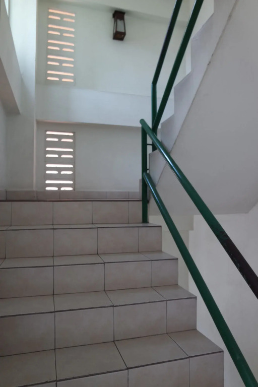 Nikom Court