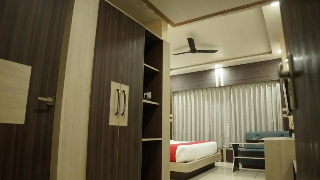Hotel Embassy Grand