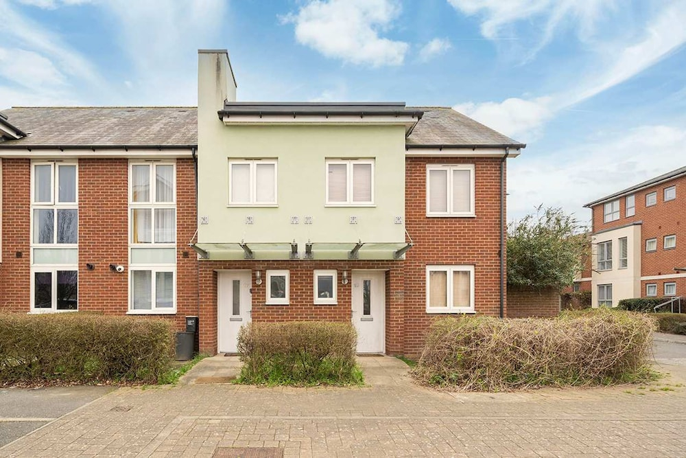 Charming 2-bedroom House in Northfleet