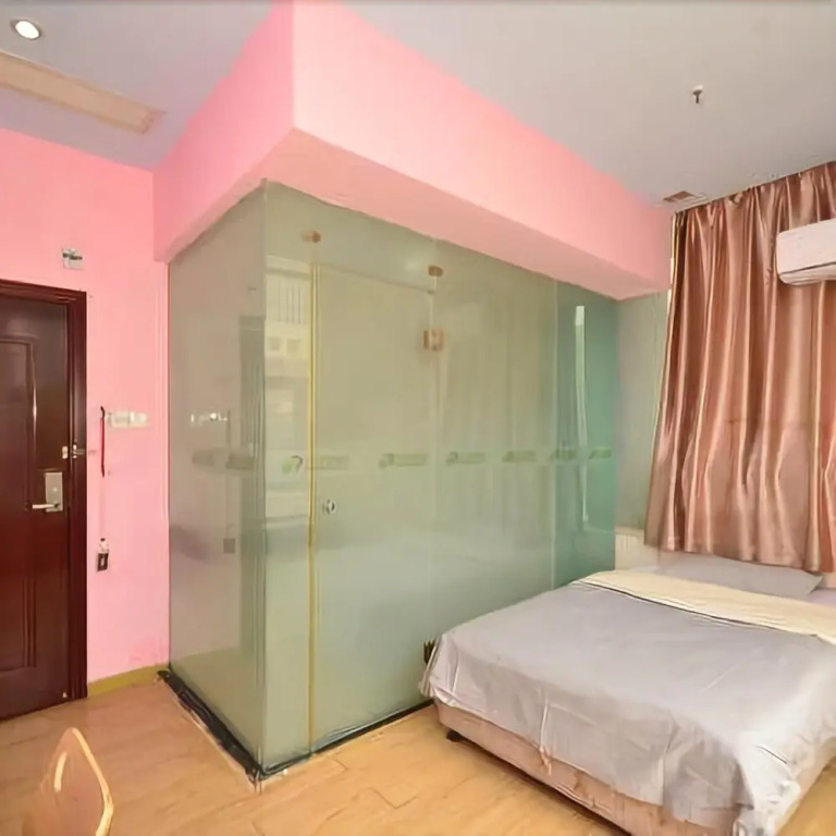 77 Chain Traders Hotel