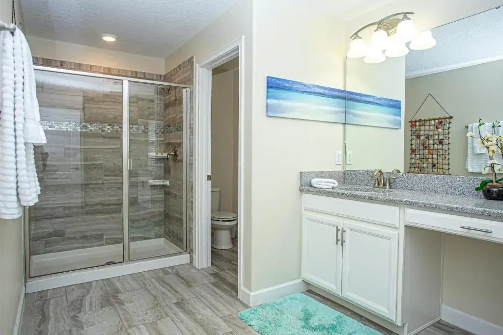 Gorgeous 5 Bd Single Family with Pool 5528