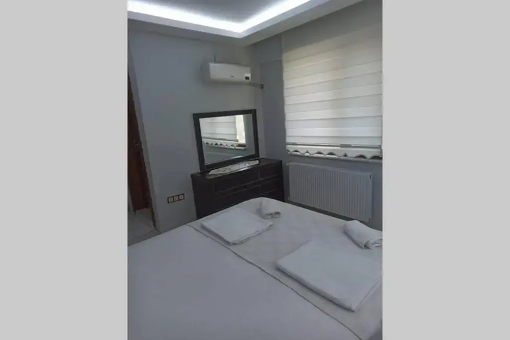 Full Müstaki̇l Göl Manzarali Havuzlu Vi̇lla- Btk03
