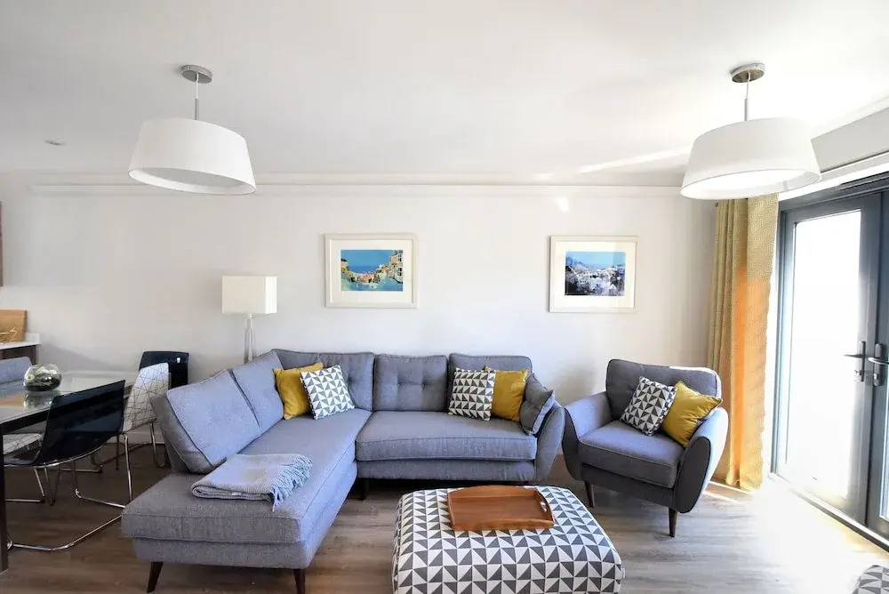 3 Grove Mews