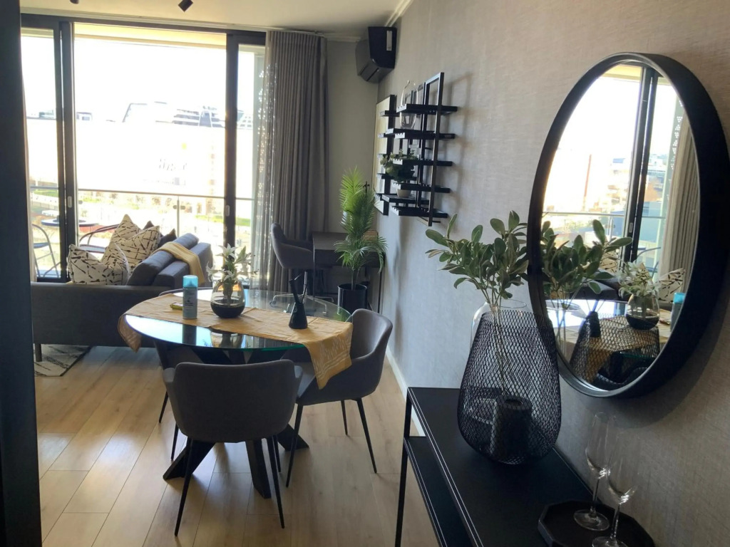 5 Star Elegant Apartments, Ellipse Waterfall City, Johannesburg