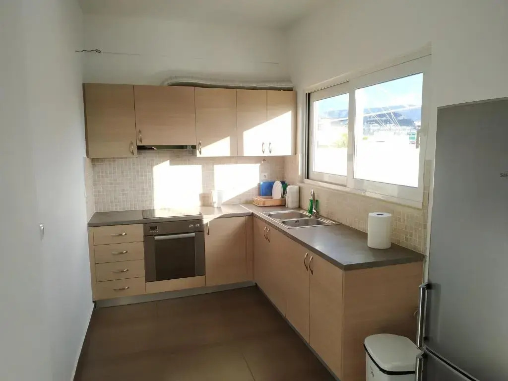 Pantazopoulou square apartment (central railway)