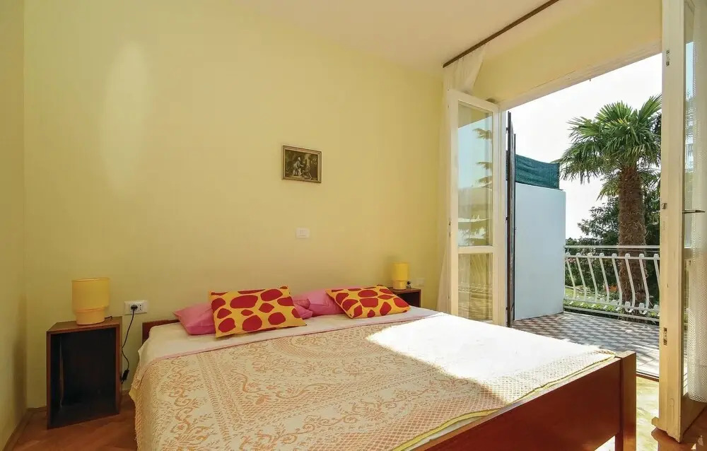 Beautiful Apartment in Umag With 3 Bedrooms and Wifi