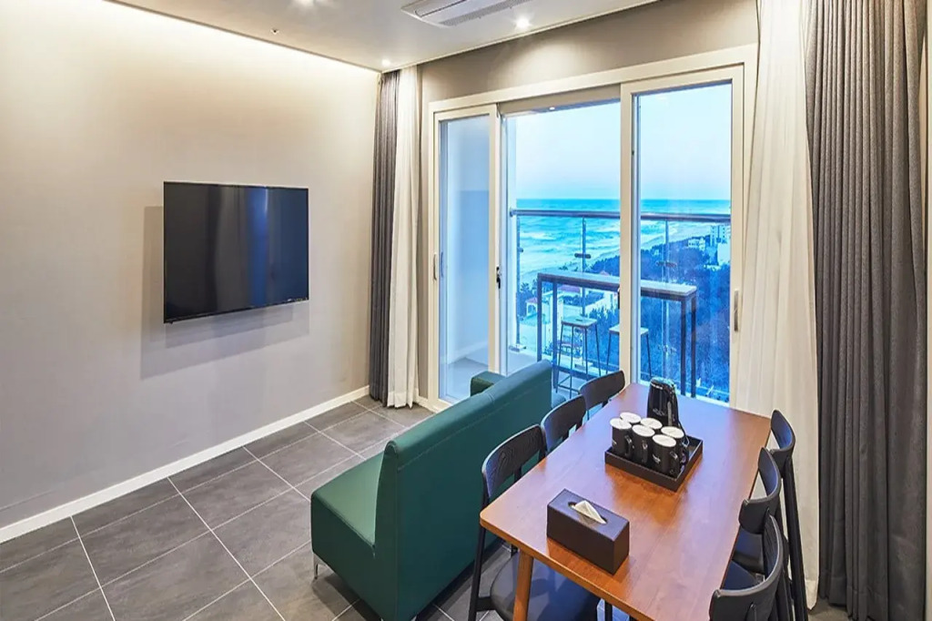 Yangyang White House Pension