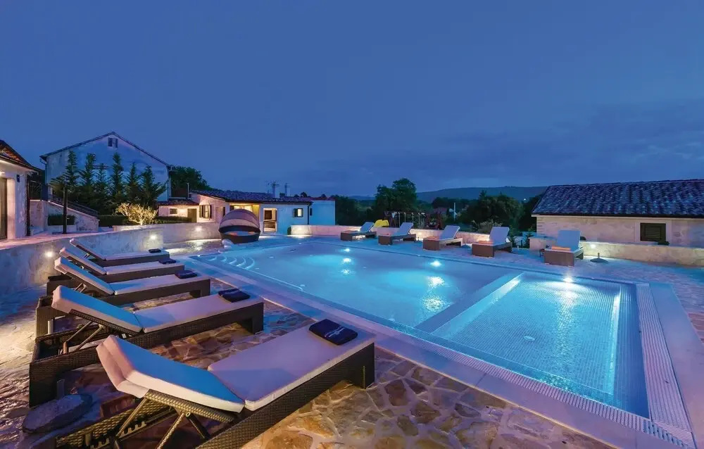 Beautiful Home in Dubrava With Wifi and 6 Bedrooms