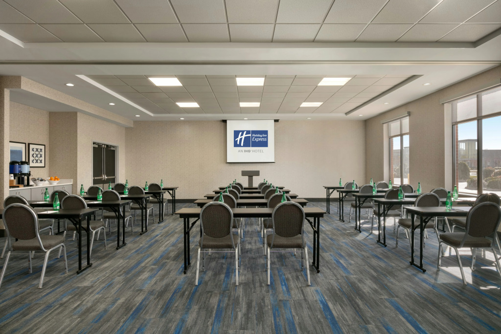 Holiday Inn Express Hotel & Suites Norfolk Airport by IHG