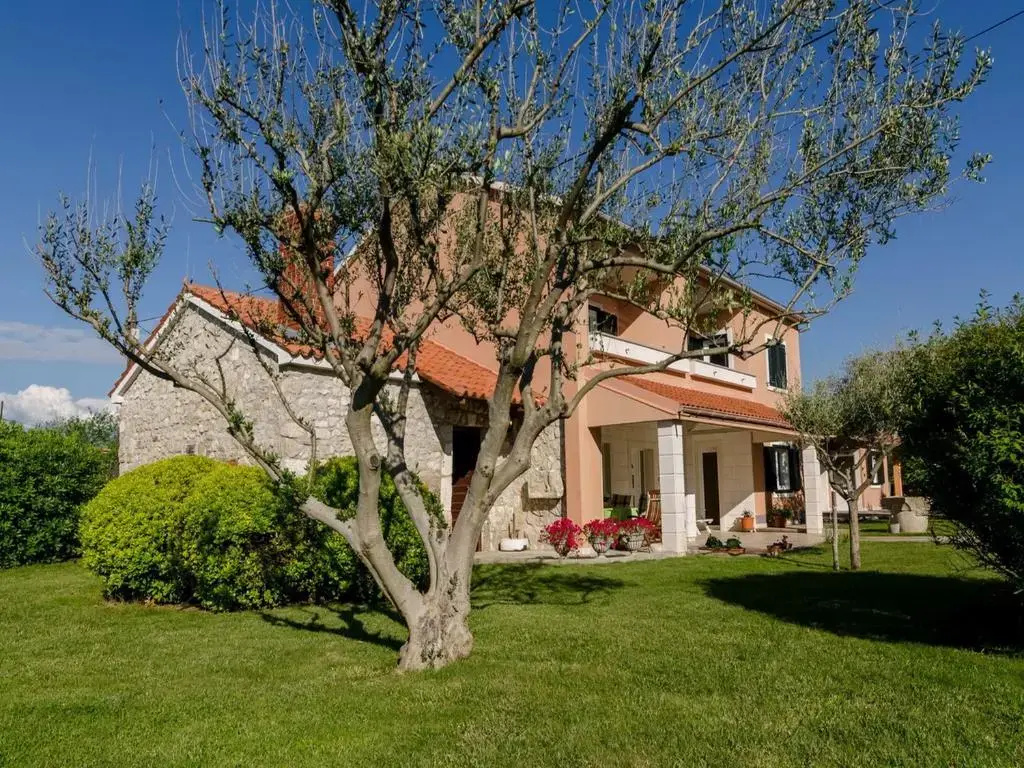 Beautiful three bedroom apartment with a yard and terrace - Apartment Zoranica I - AE1405