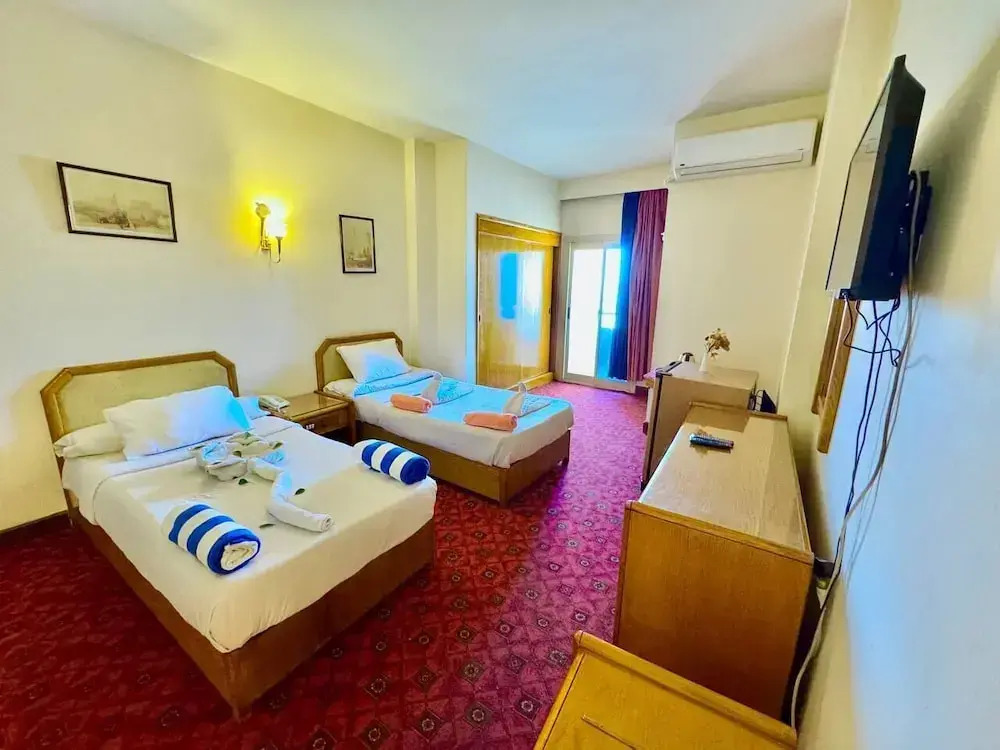 Queens Valley Hotel