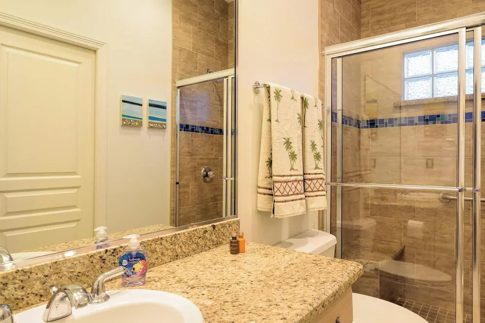 Spacious Ground Floor Condo With Semi-private Pool, 1 Block to Beach