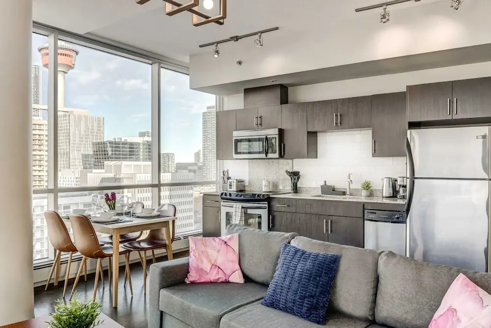 Elegant 2BR Condostunning Downtown Views!