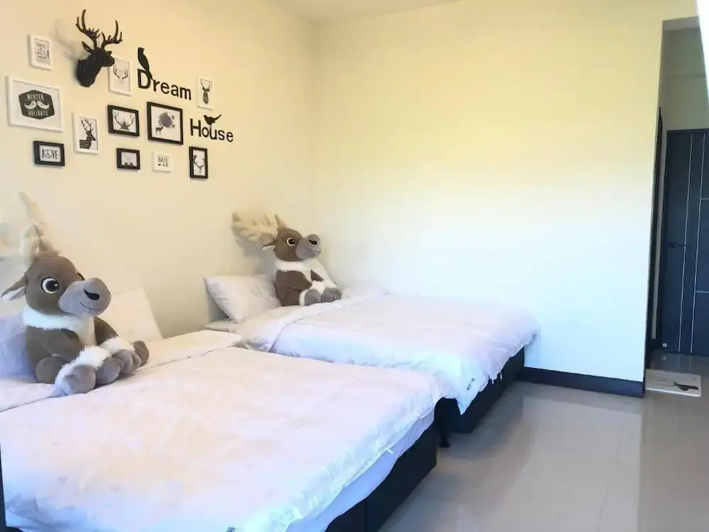 Small Cat Hotel
