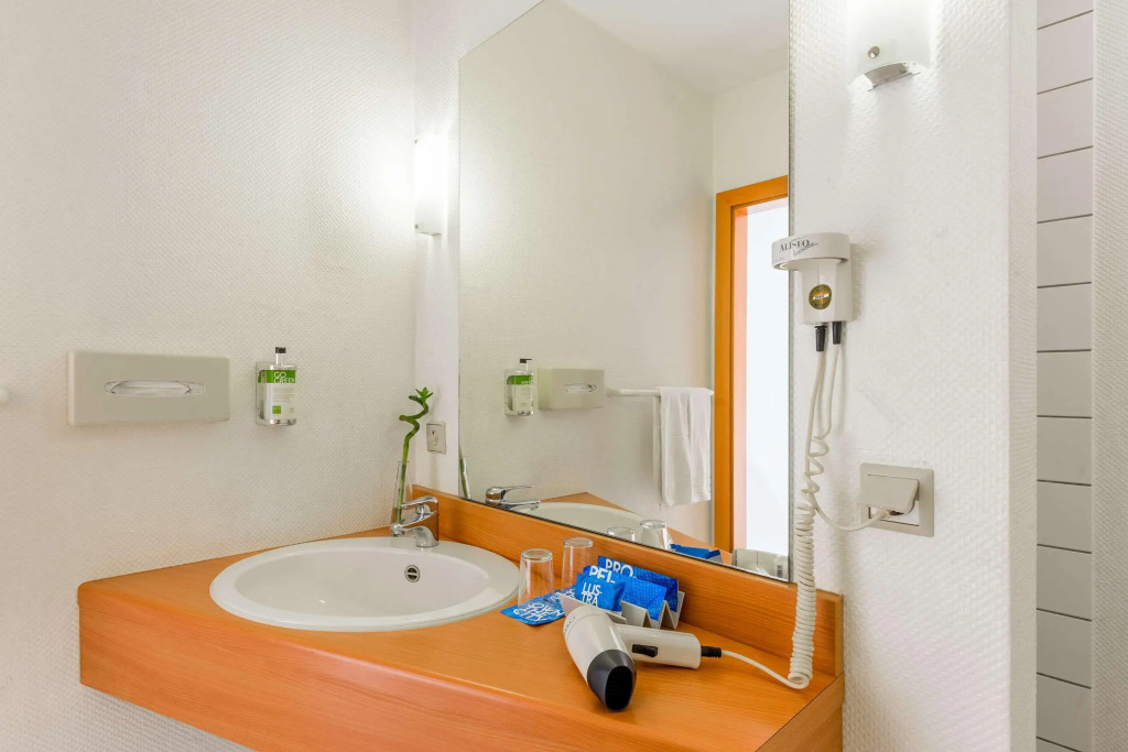 Отель Courtyard by Marriott Dortmund