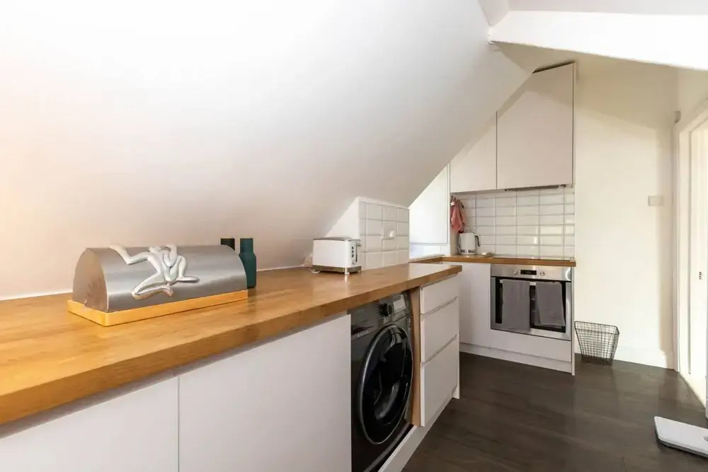Bright 1 Bedroom Flat Near the Tube