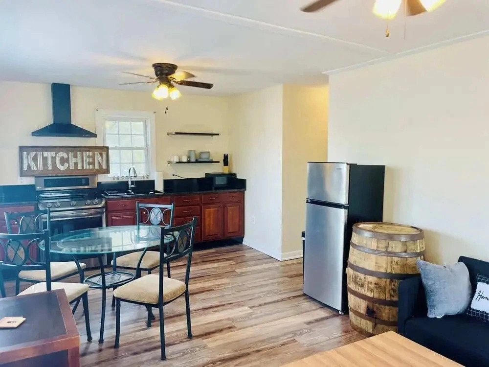 Waterfront Views With King Bed in Solomons Island
