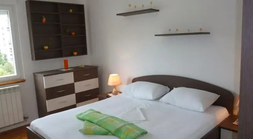 Apartment Top Split