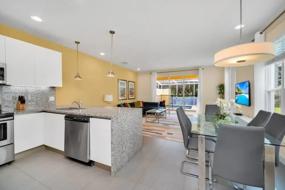 3 Bedroom Modern Town Home With Pool Near Disney! 3 Townhouse by Redawning