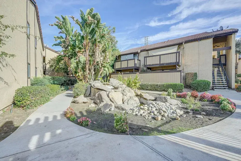 Cozy Fresno Condo w/ Balcony & Pool Access