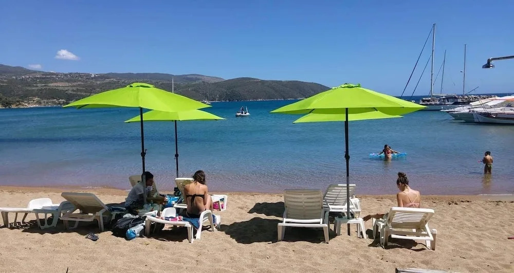 Thano's Stylish Flat, Just 150m To The Beach