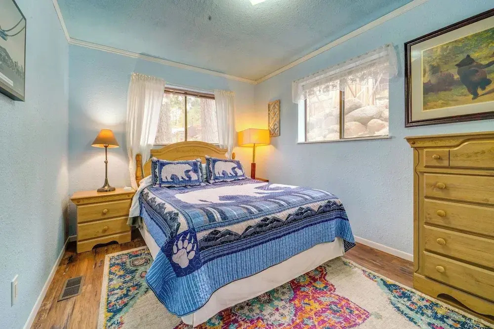 Waterfront Truckee Cabin on Donner Lake!