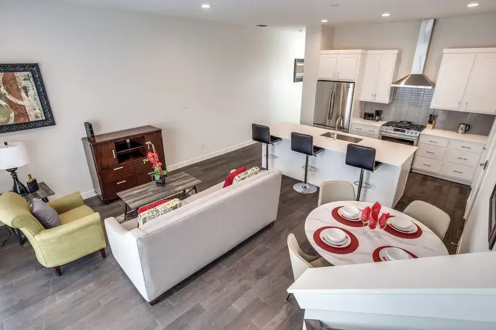 Upscale 2 bedroom Dallas TownHome