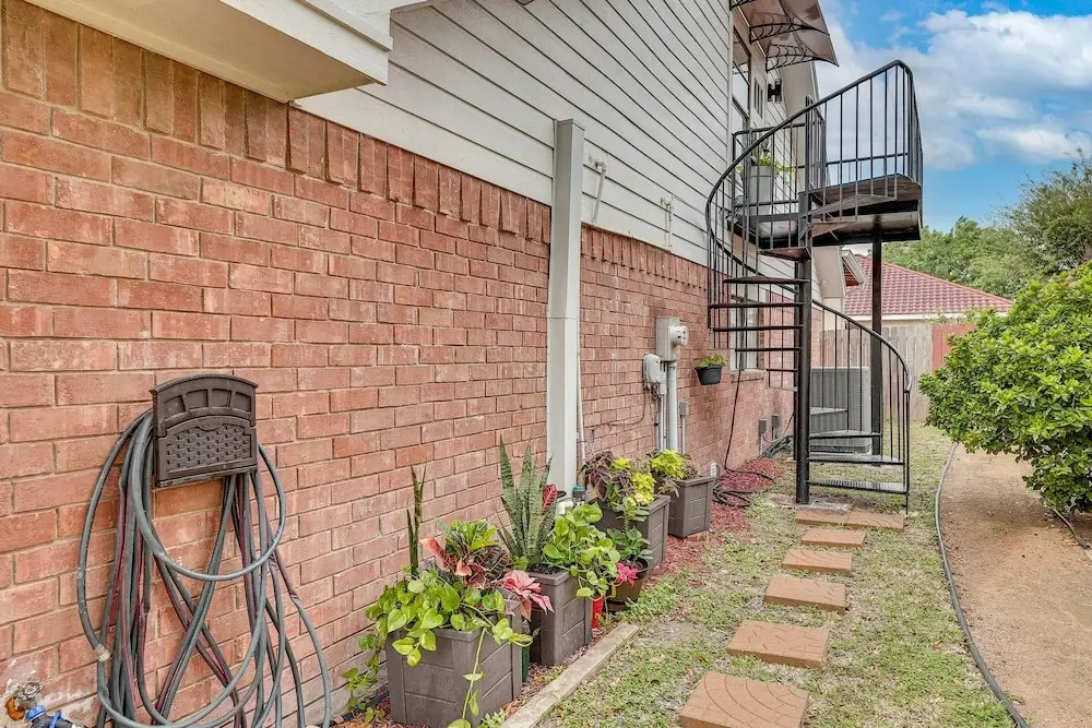 Edinburg Escape w/ Smart TV Near Firemen's Park!