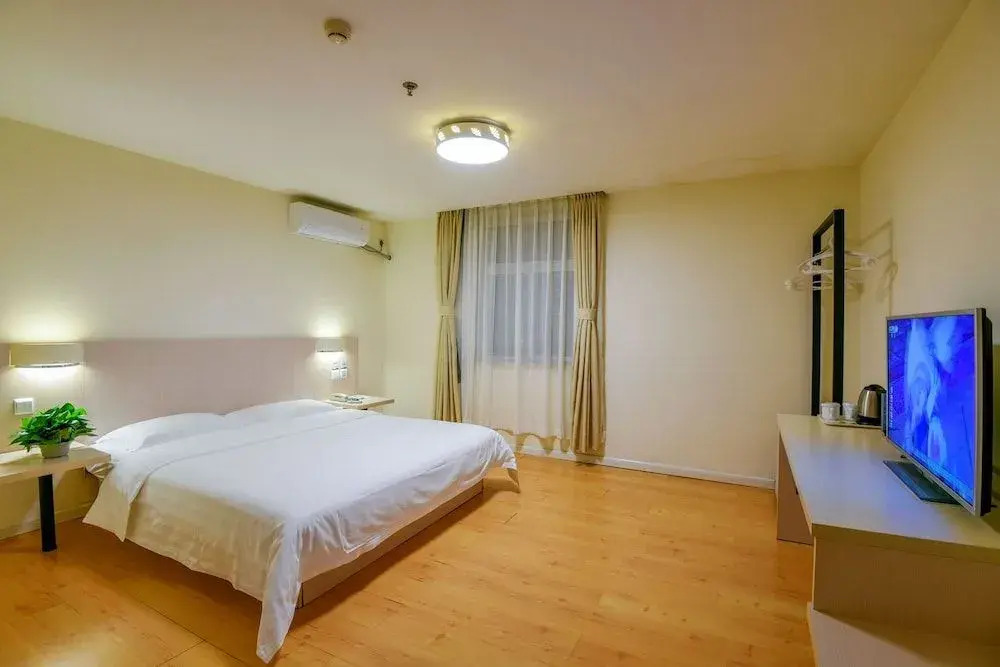 Jingcheng Business Hotel (Beijing Shilihe Metro Station)