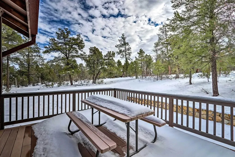 Furnished Deck + Fire Pit: Show Low Hideaway!
