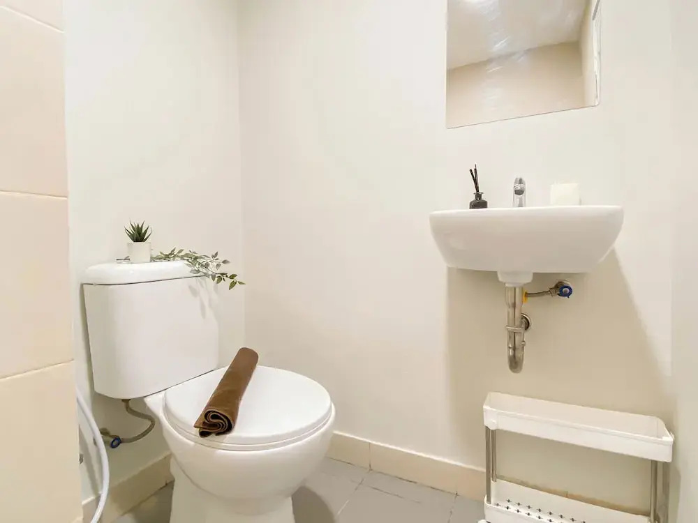 Modern Minimalist With Wooden Touch Studio At Apartment Meikarta