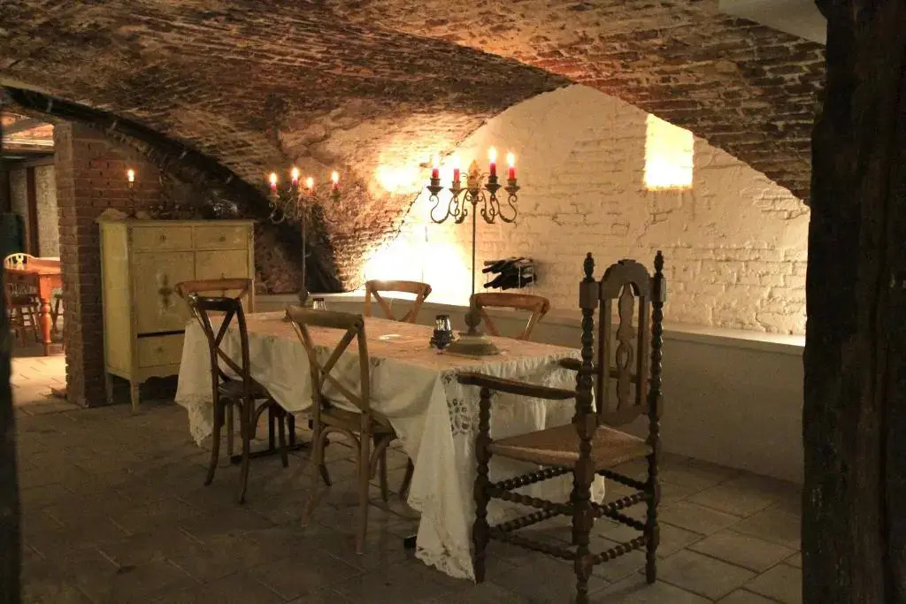 Top-notch space along canal in historic centre