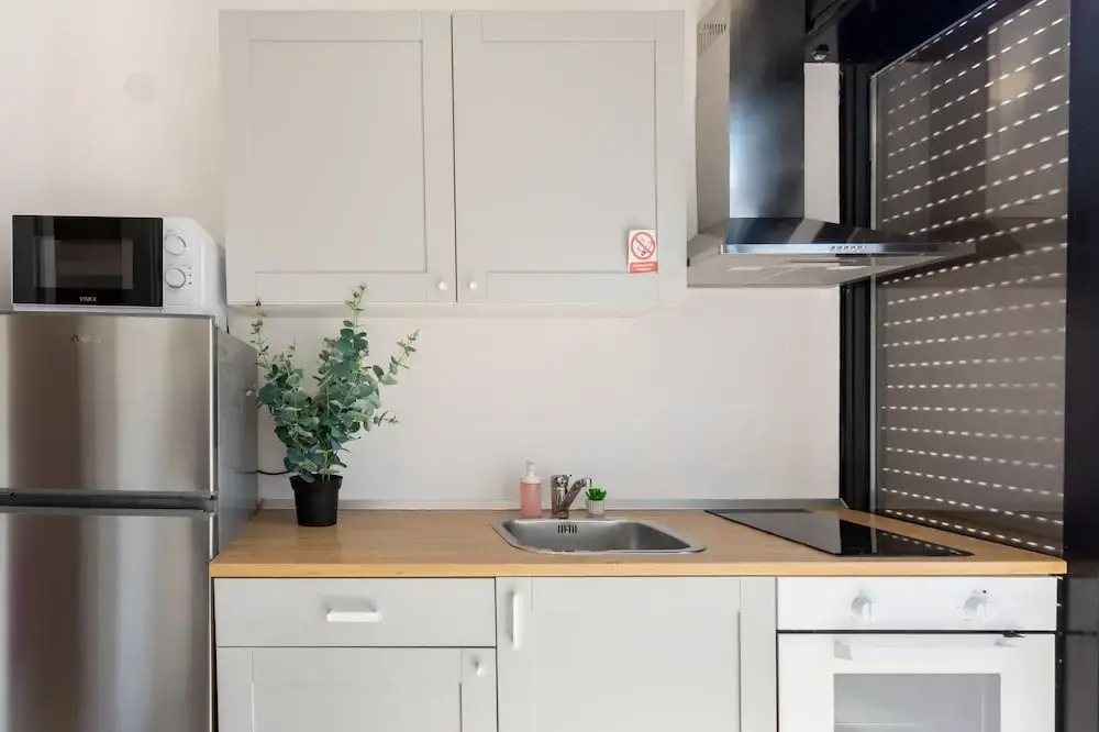 Cozy and Bright Duplex Near City Center