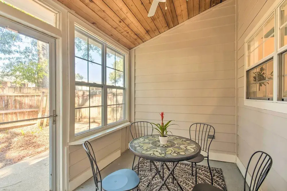 Pet-friendly A-frame Retreat Near Dtwn + Beaches!
