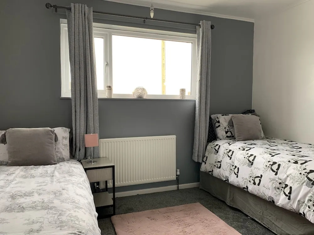 House - Sleeps 5 parking & private garden