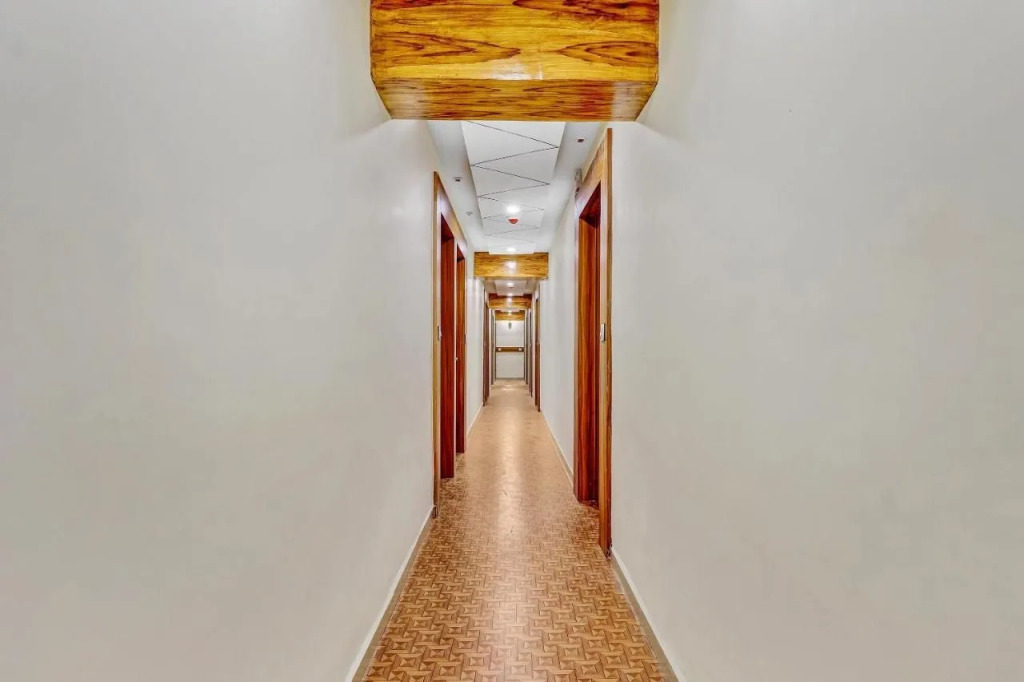 FabHotel Silver Inn