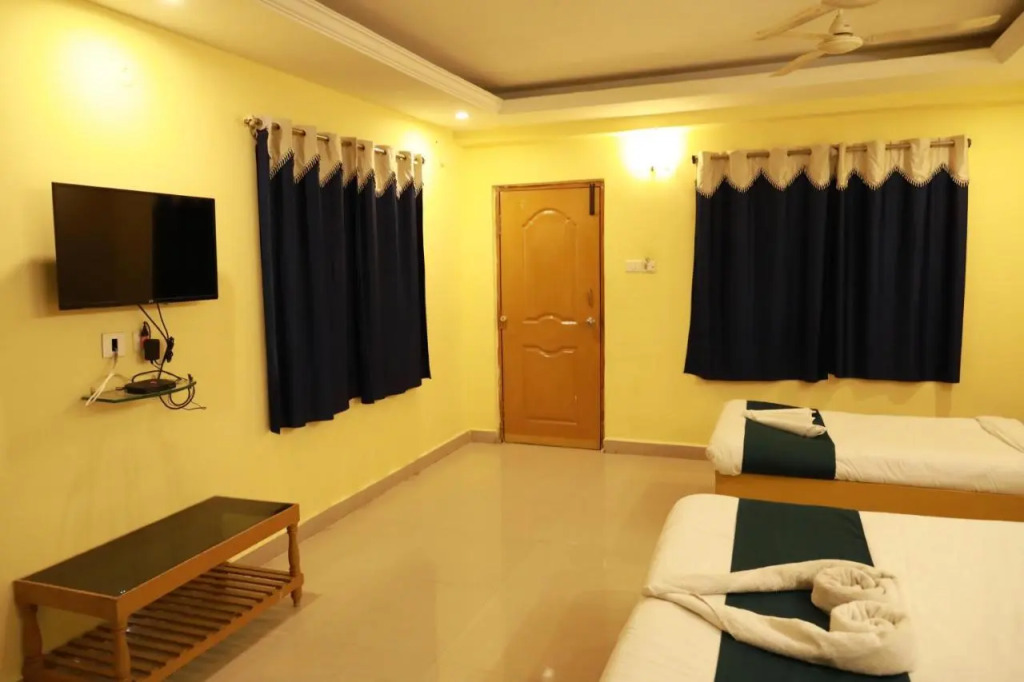 Sravanthy Inn