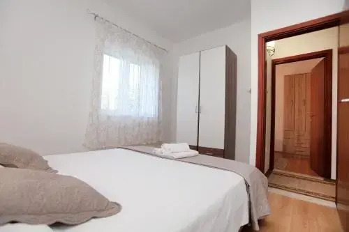 Apartman Tone