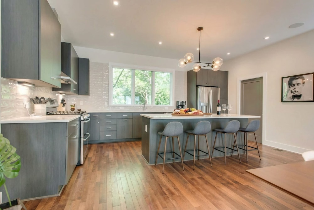 Downtown Luxury - 10 Beds Free Parking
