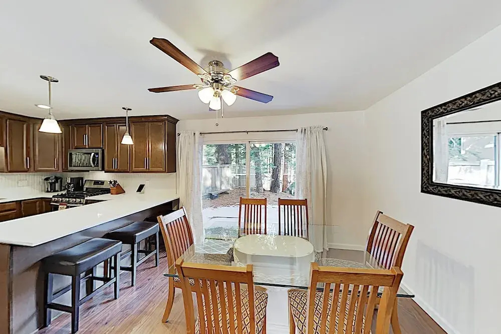 New Listing! Year-round W/ Game Room 3 Bedroom Home