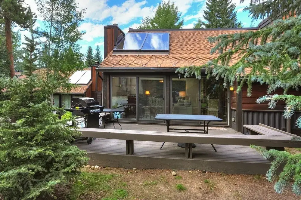 Spacious Mill Run 3 Townhouse Close to City Attractions by RedAwning