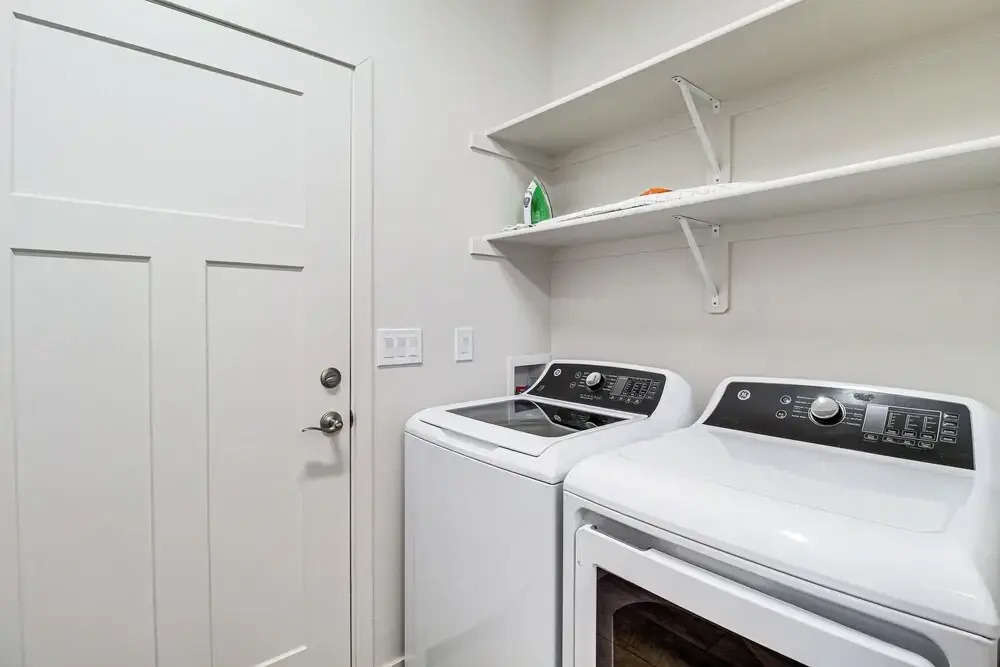 Lakeside Vacation Rental: 4 Mi to Show Low Lake!