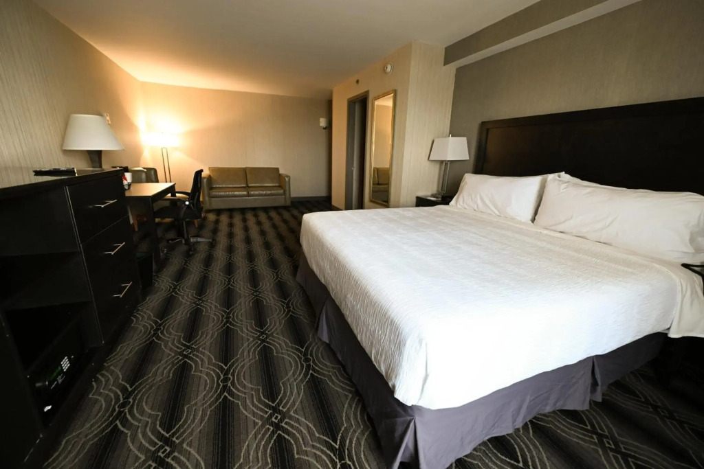 Grand Laurel Hotel