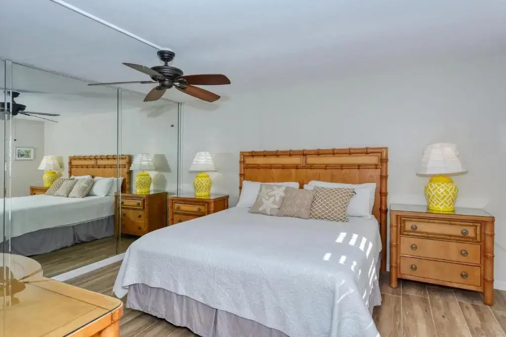 LaPlaya 205D Spectacular sunsets and sunbathing from your private Gulf front lanai or sundeck