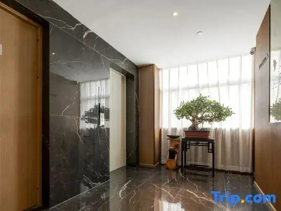 Elong R.YUN Hotel (Huayin Huashan Scenic Area Visitor Center Huashan North Station)