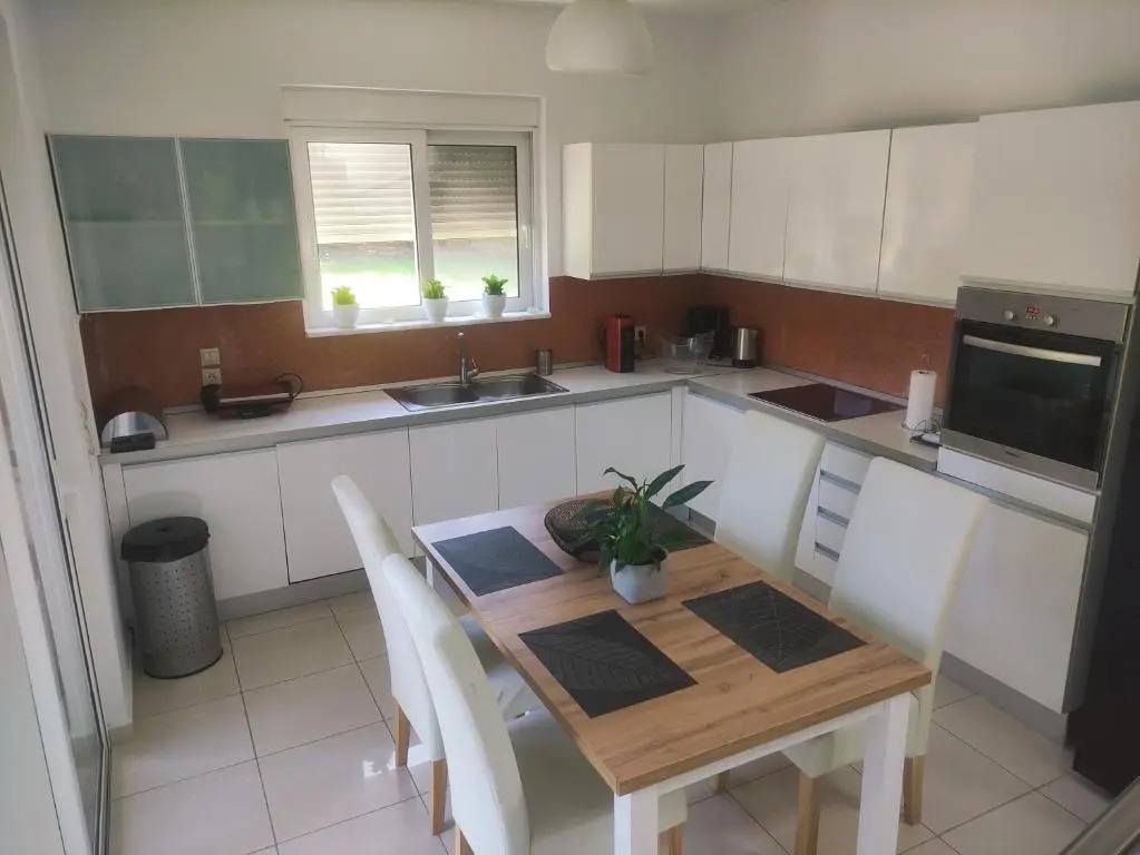 Sunnyside Villa 2King BR Free Parking Near Beach