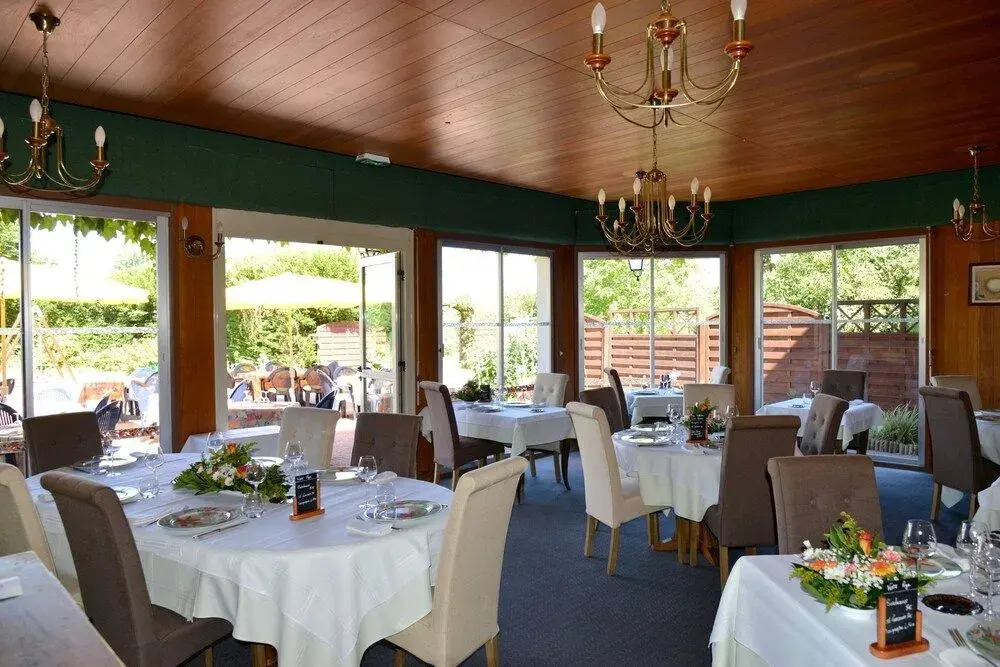 Logis Hostellerie du Lion d'Or