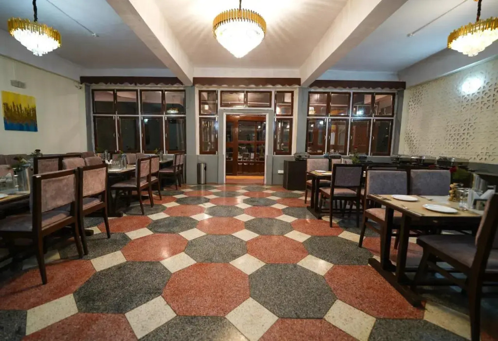 Hotel Silverton (180 lake view)