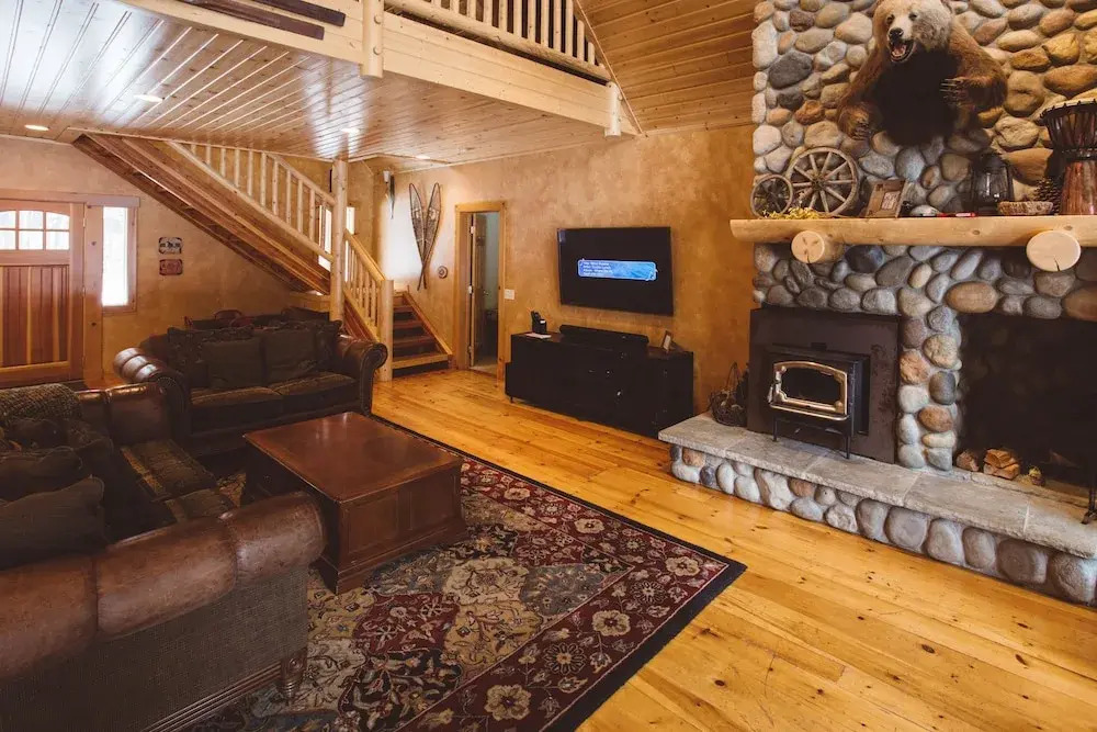 Serenity Pines Lodge in Shugart Flats