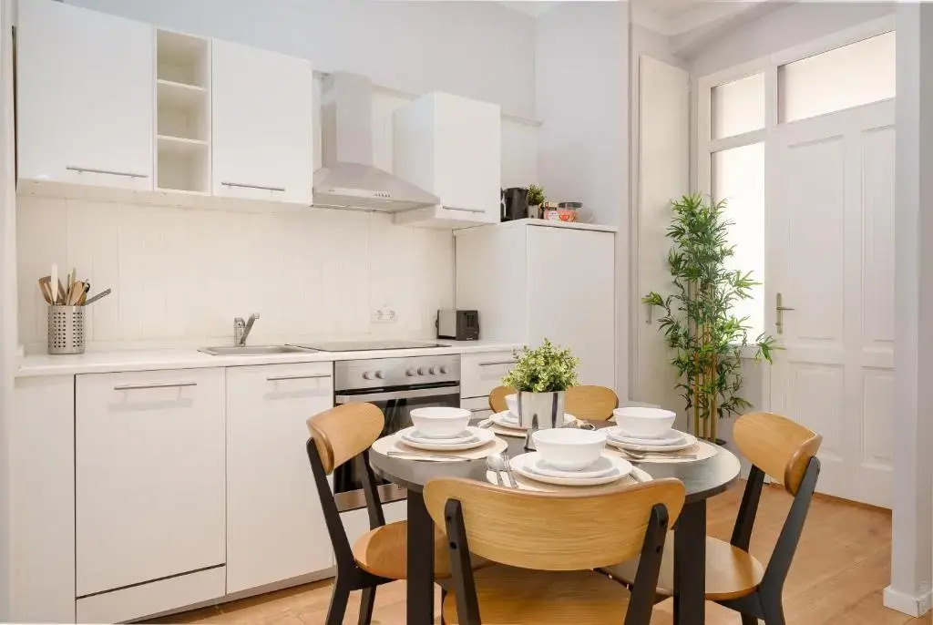 Luxurious and Bright, 5 min walk to city center